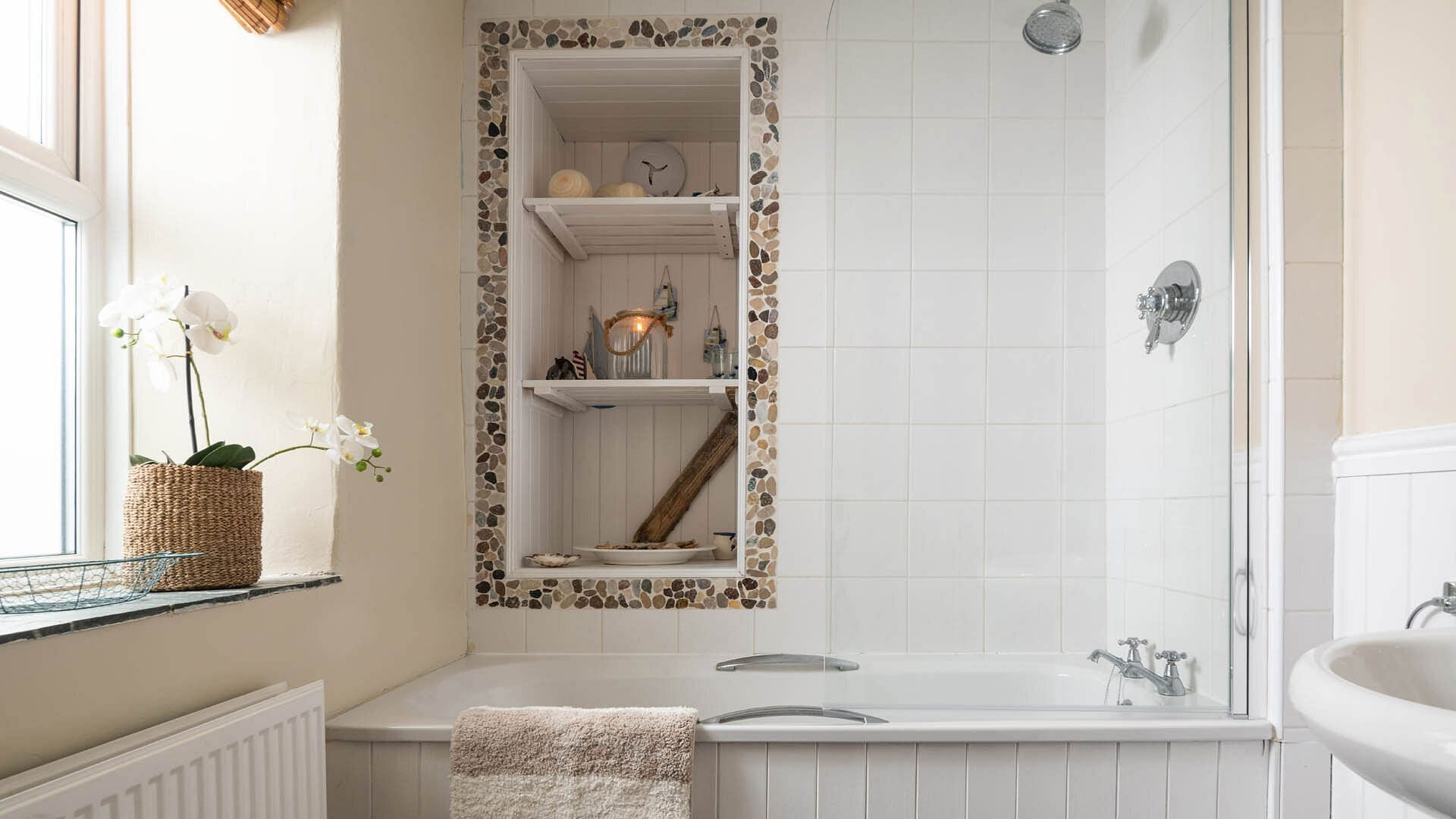 Glandwr Rhosneigr Anglesey bathroom 5 1920x1080