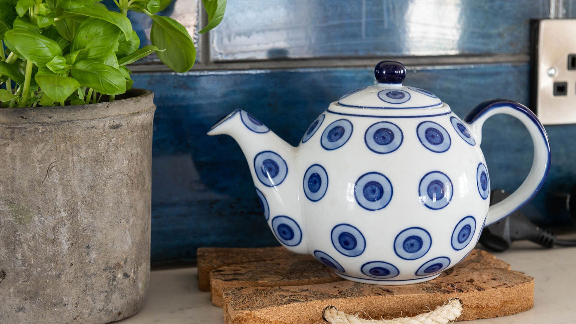 Glandwr Rhosneigr Anglesey kitchen teapot 1920x1080