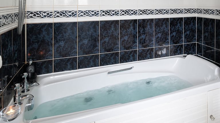 Glascoed Beaumaris Anglesey bathroom bath 1920x1080
