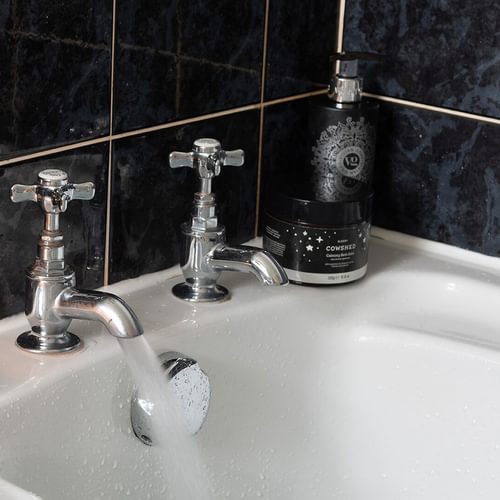 Glascoed Beaumaris Anglesey bathroom 2 1920x1080