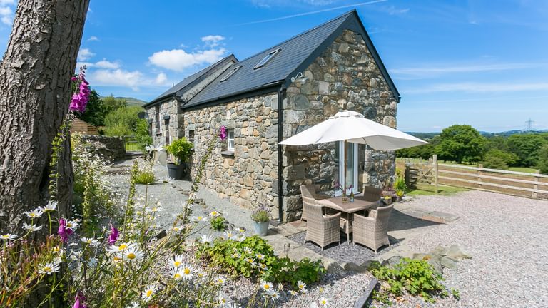 Granary Llwyn Y Gwaew Llanbedr Y Cennin Conwy Gwynedd LL328 UT better patio 1920x1080