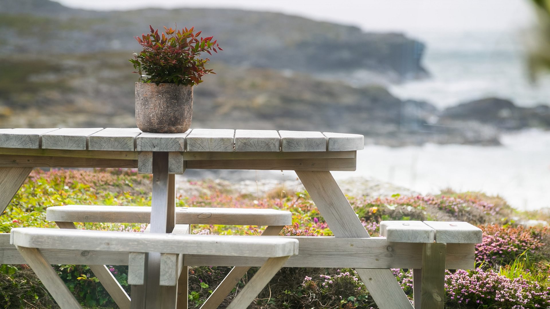 Gwyndy Bach Lon Penrhyngarw Trearddur Bay Anglesey LL652 YY bench 1920x1080