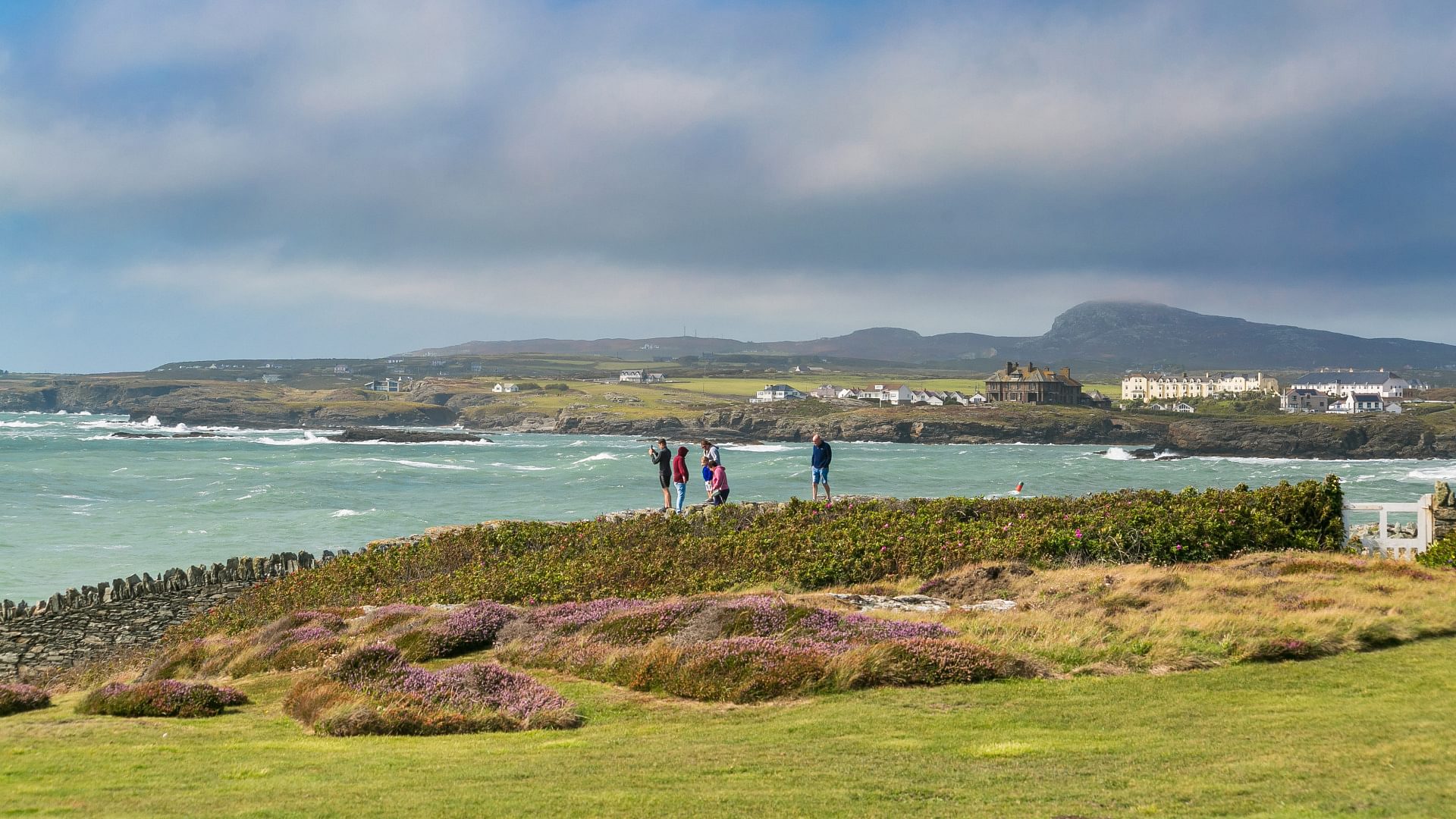 Gwyndy Bach Lon Penrhyngarw Trearddur Bay Anglesey LL652 YY people 1920x1080