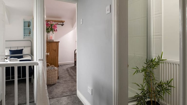 Gwyndy Beaumaris Anglesey bedrooms bathroom 1920x1080