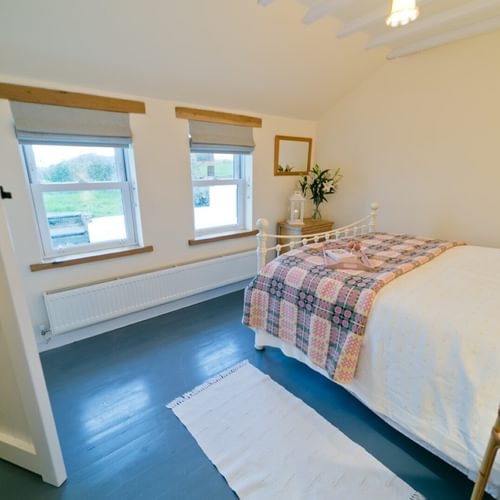 Double bedroom Ty Gwyn Llanddona Anglesey Boltholes and hideaways by the beach