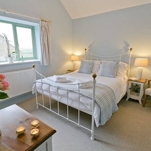 Double room at Afon Menai Brynscincyn Anglesey LL65 6 NX Boltholes and Hideaways