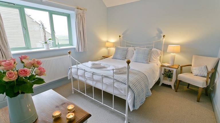 Double room at Afon Menai Brynscincyn Anglesey LL65 6 NX Boltholes and Hideaways