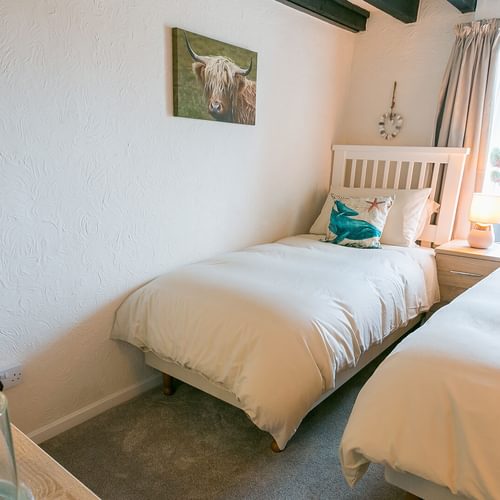 Dinas Cottage Benllech Anglesey twin bedroom 4 1920x1080