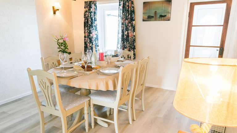 Dinas Cottage Benllech Anglesey dining room 1920x1080