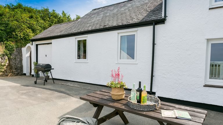 Dinas Cottage Benllech Anglesey exterior 4 1920x1080