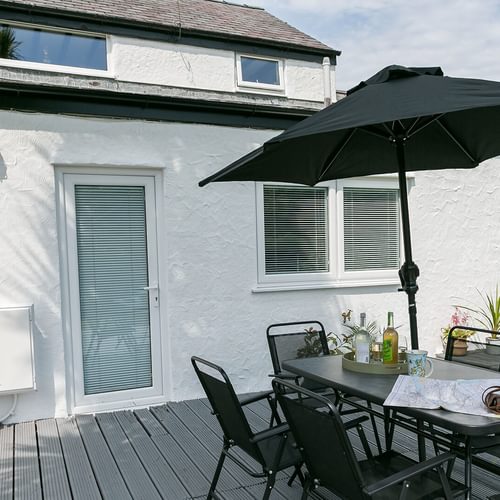 Dinas Cottage Benllech Anglesey patio 4 1920x1080