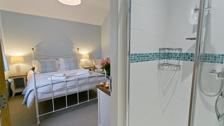 En suite in double room Afon Menai Brynscincyn Anglesey LL65 6 NX Boltholes and Hideaways