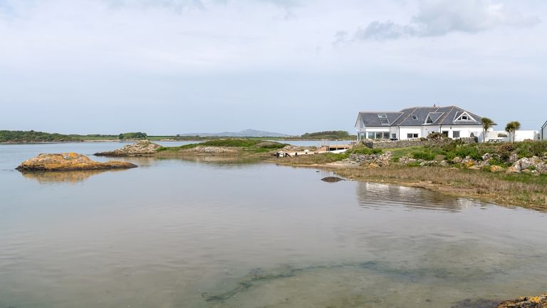 House on the beach Ty Gwyn Cymyran Anglesey LL65 3 LE three 1920x1080