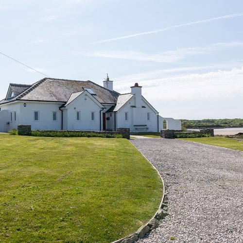House on the beach Ty Gwyn Cymyran Anglesey LL65 3 LE entrance 1920x1080