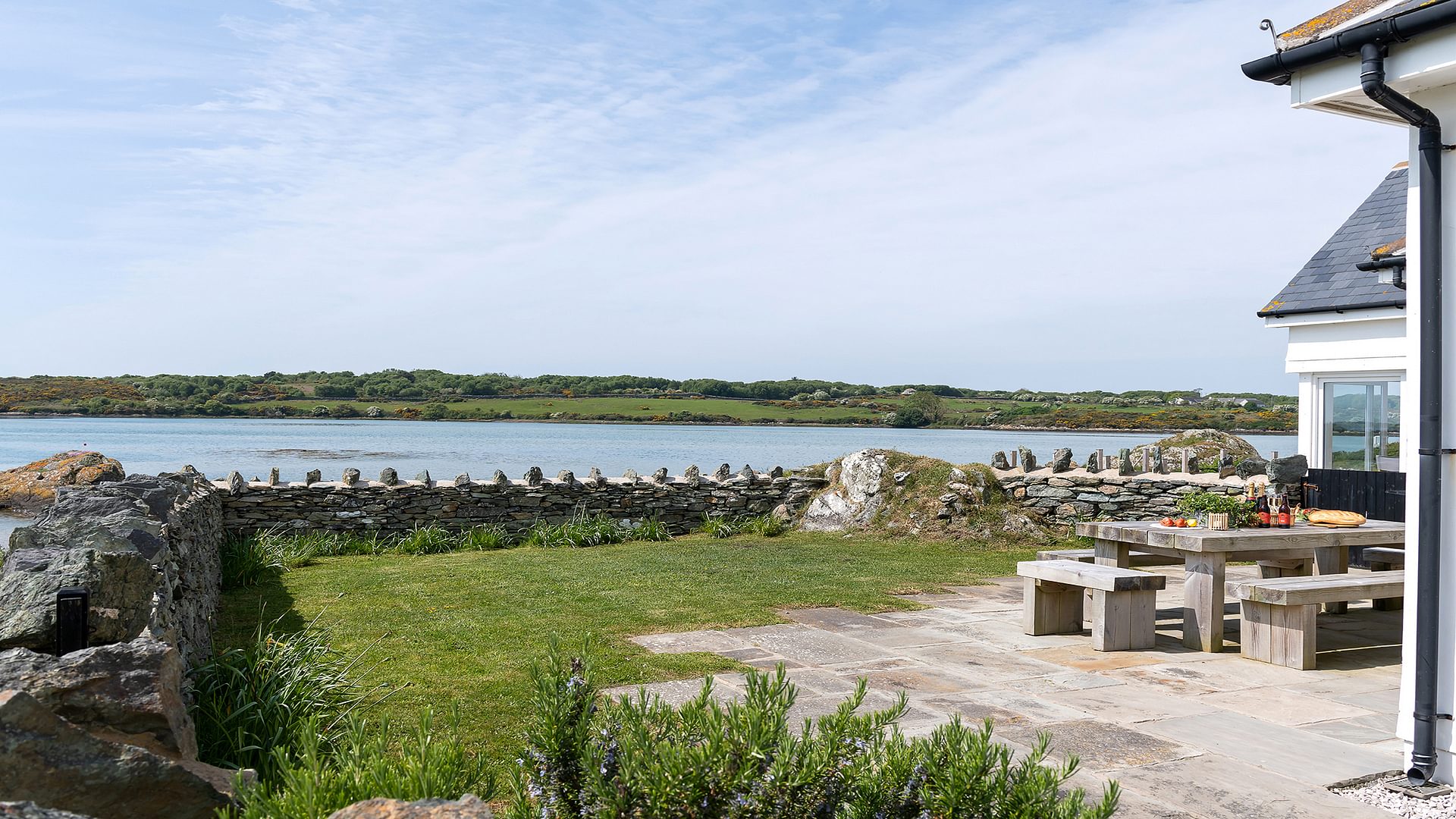 House on the beach Ty Gwyn Cymyran Anglesey LL65 3 LE garden 1920x1080 Copy