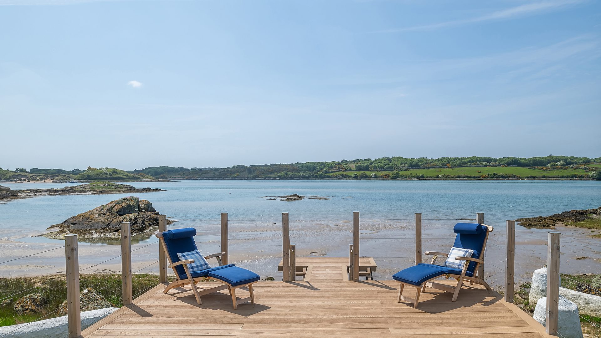 House on the beach Ty Gwyn Cymyran Anglesey LL65 3 LE jetty recliner 1920x1080