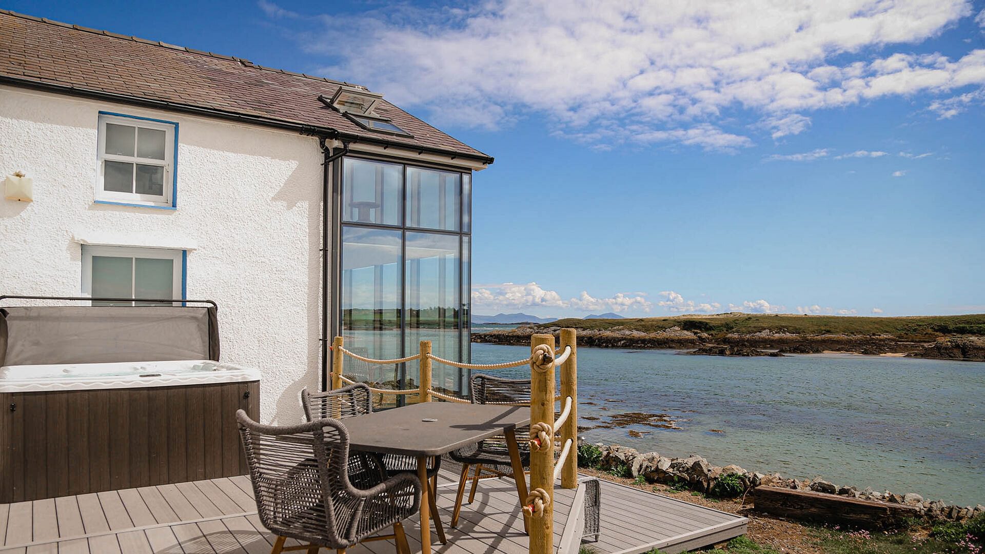 Hen Cymyran Valley Anglesey deck view 2 1920x1080