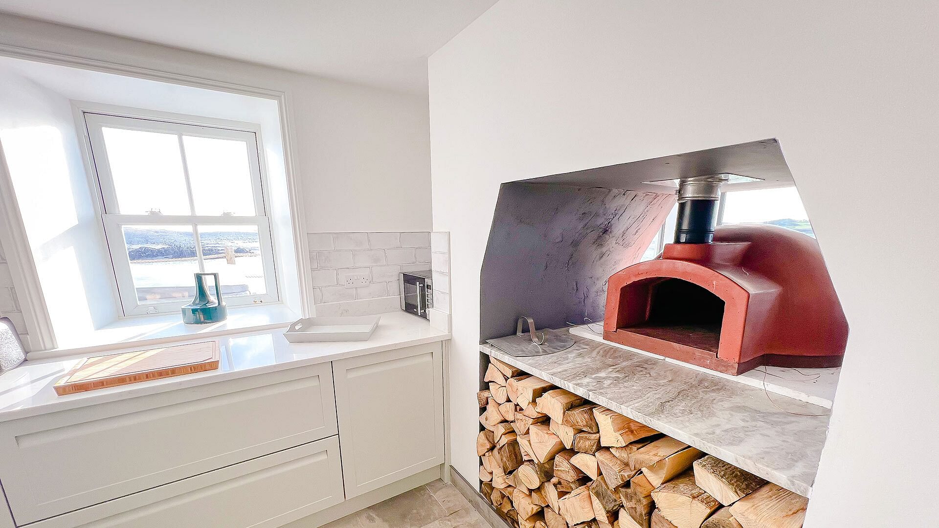 Hen Cymyran Valley Anglesey kitchen pizza oven 1920x1080 2022 04 21 144612 vmvs