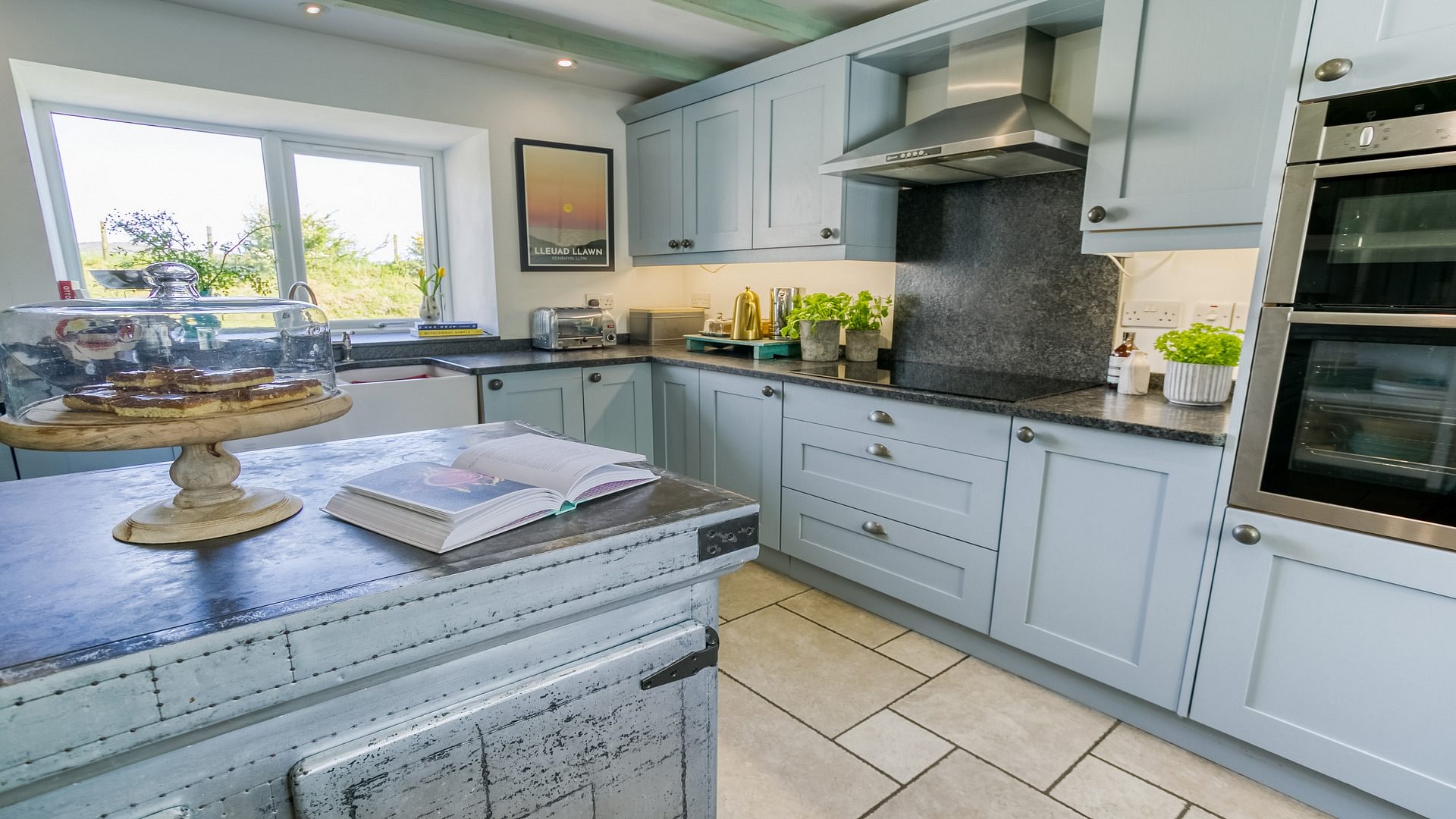 Hen Felin Rhoshirwaun Abersoch Gwynedd LL538 HS kitchen too 1920x1080