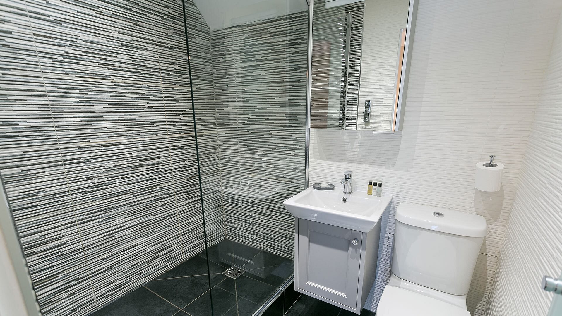 Hideaway Beaumaris Anglesey bathroom 6 1920x1080