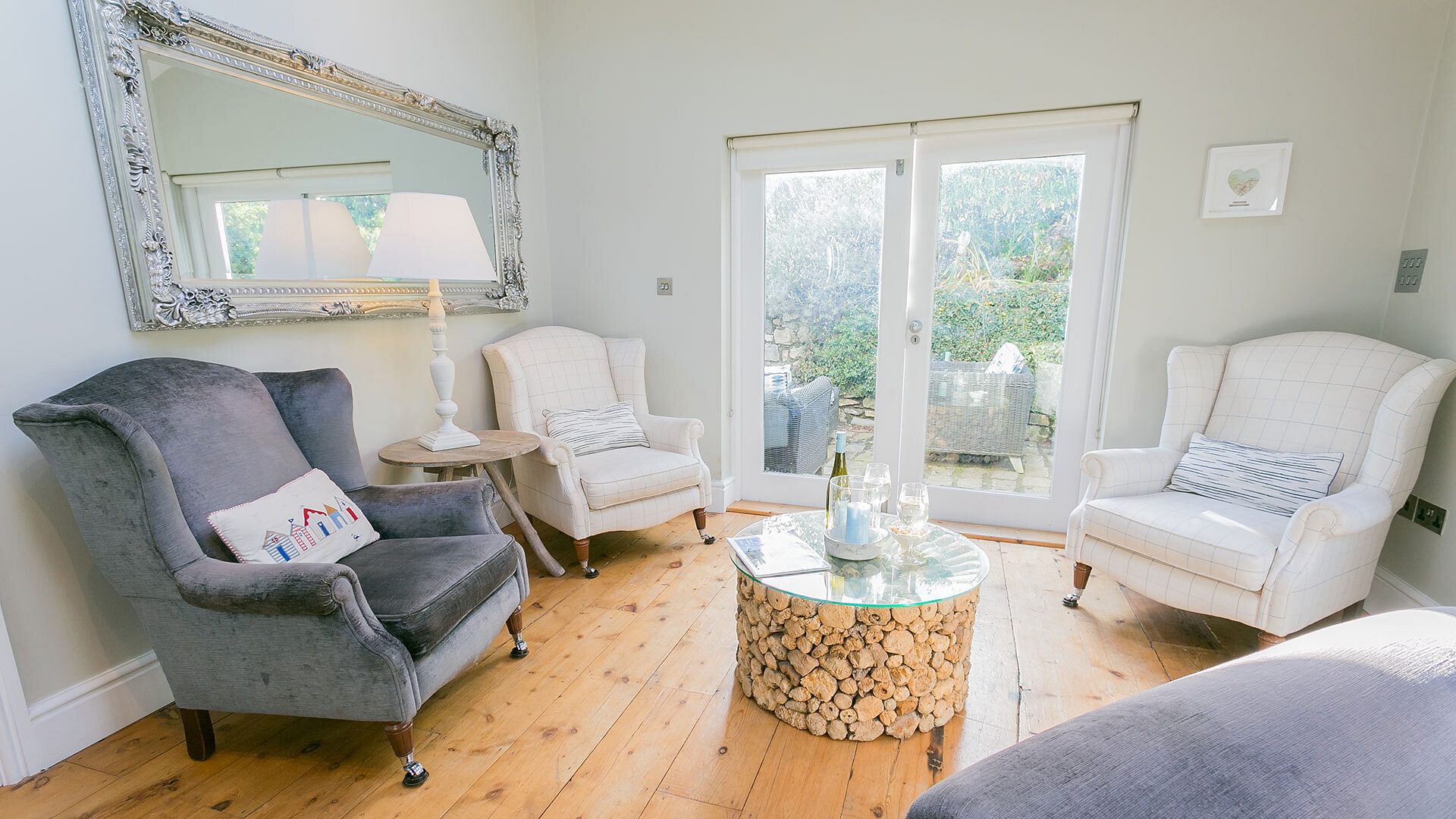 Hideaway Beaumaris Anglesey living room 4 1920x1080