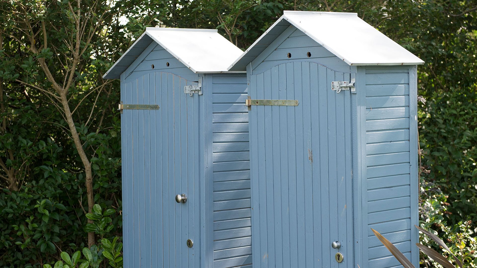 Llain y Brenin Rhoscolyn Anglesey bathing huts 1920x1080