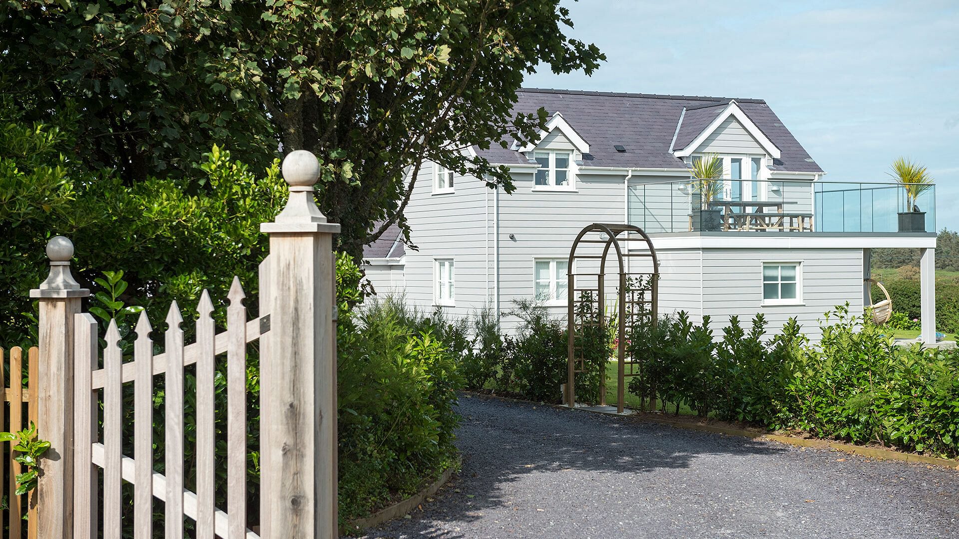 Llain y Brenin Rhoscolyn Anglesey entrance driveway 1920x1080