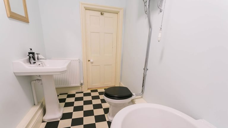 Llangwyfan Isaf Bodorgan Anglesey bathroom 6 1920x1080