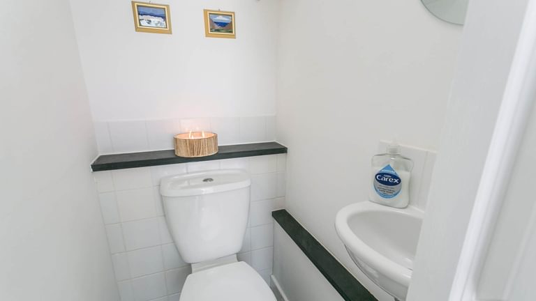 Mornant Trearddur Bay Anglesey bathroom 2 1920x1080
