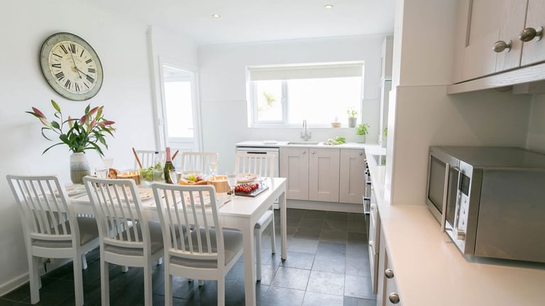 Mornant Trearddur Bay Anglesey kitchen 4 1920x1080