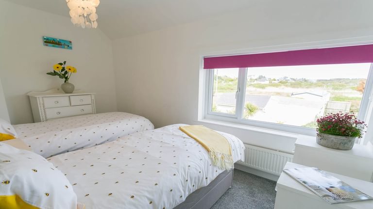 Mornant Trearddur Bay Anglesey twin bedroom 8 1920x1080