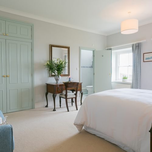 Moryn Lligwy Moelfre Anglesey LL728 NN main bedroom 1920x1080 jpg