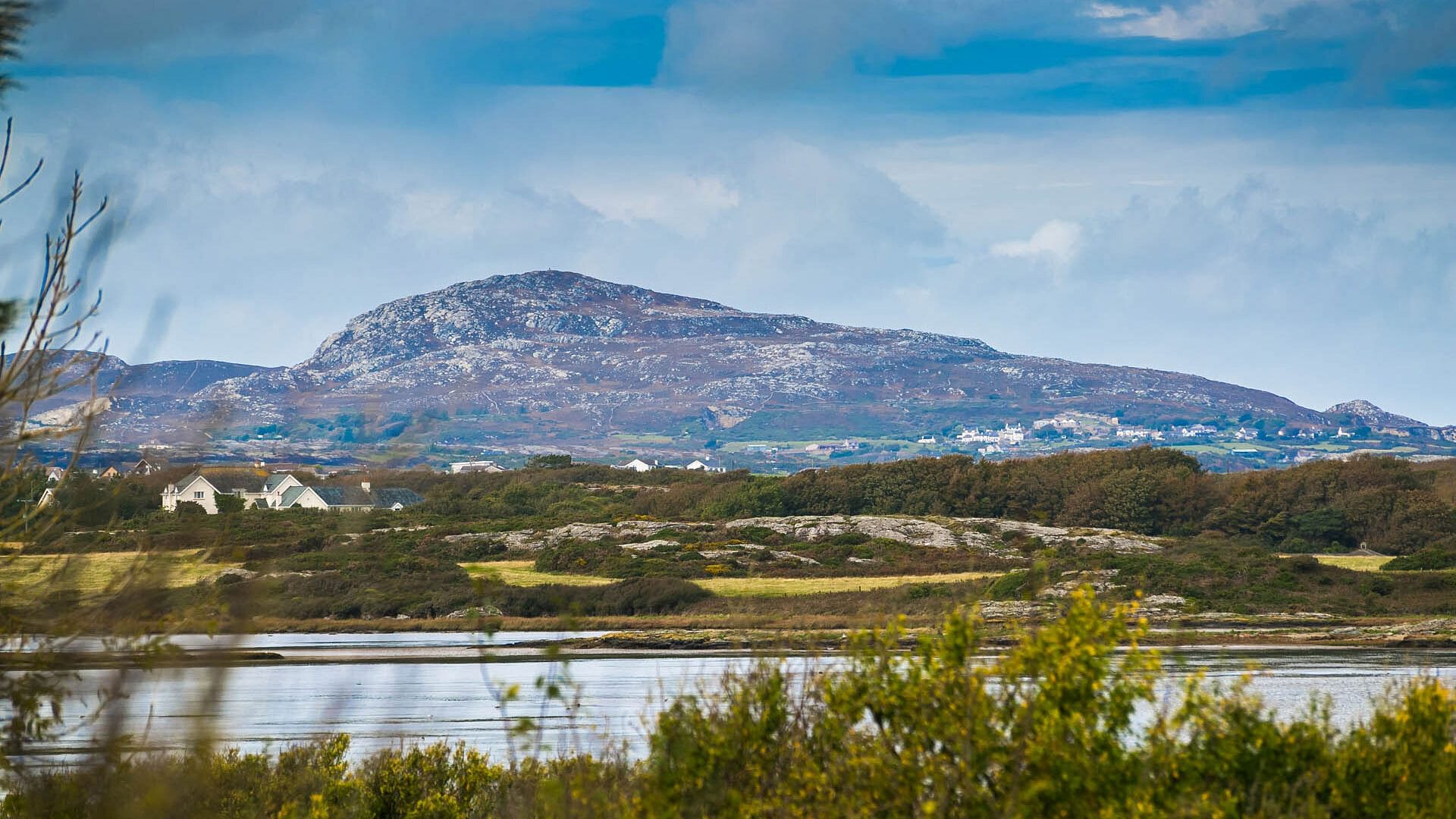 Madrona Valley Anglesey sea rural views 1920x1080