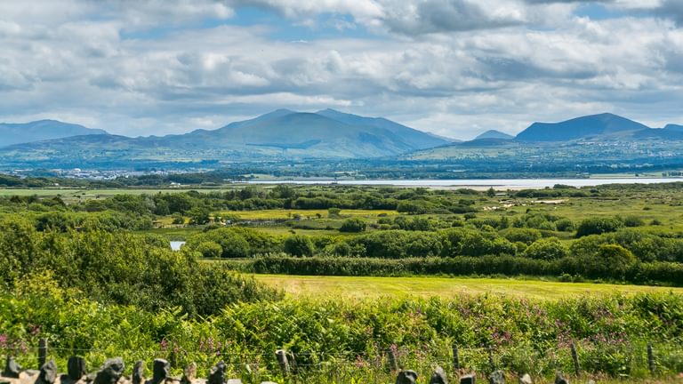 Maes Y Ceirchdir Newborough Anglesey LL616 SG mountains 1920x1080