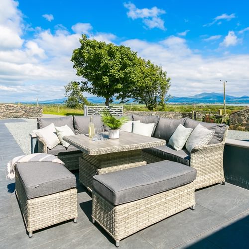 Maes Y Ceirchdir Newborough Anglesey LL616 SG side patio chairs 1920x1080