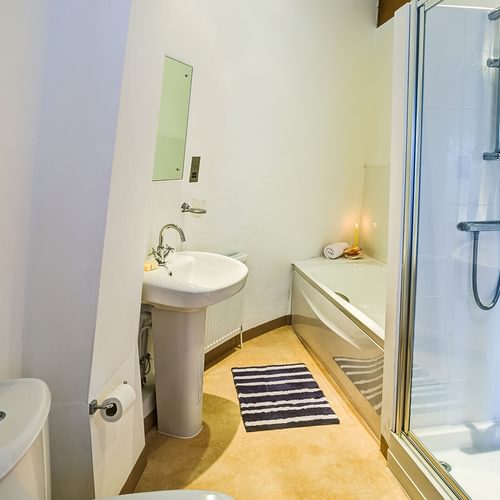 Melin Y Bont Bodorgan Anglesey bathroom 4 1920x1080