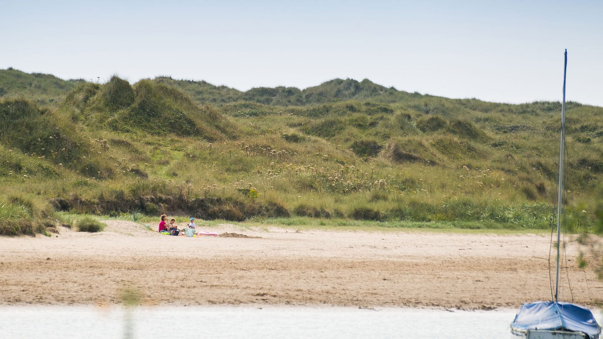 Min Y Don Aberffraw Anglesey estuary picnic 1920x1080