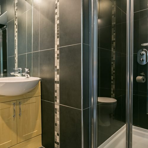 Mynydd Ednyfed Country House Caernarfon Road Criccieth LL520 PH canopy bathroom 1920x1080