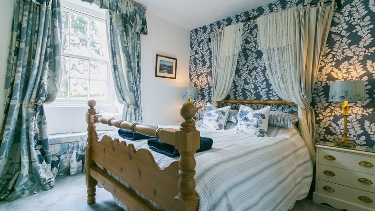 Mynydd Ednyfed Country House Caernarfon Road Criccieth LL520 PH blue bedroom 1920x1080