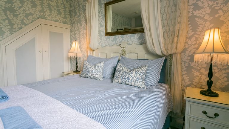 Mynydd Ednyfed Country House Caernarfon Road Criccieth LL520 PH gauze bedroom 1920x1080