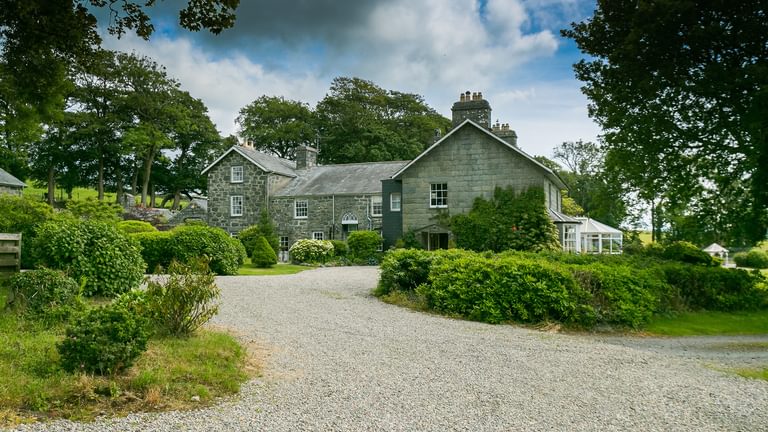 Mynydd Ednyfed Country House Caernarfon Road Criccieth LL520 PH drive 1920x1080 Copy