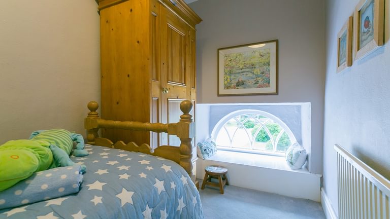 Mynydd Ednyfed Country House Caernarfon Road Criccieth LL520 PH single lilac bedroom 1920x1080