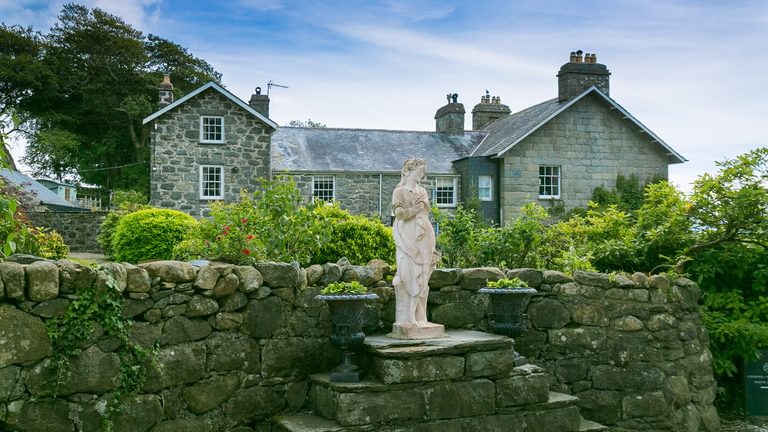 Mynydd Ednyfed Country House Caernarfon Road Criccieth LL520 PH statue 1920x1080