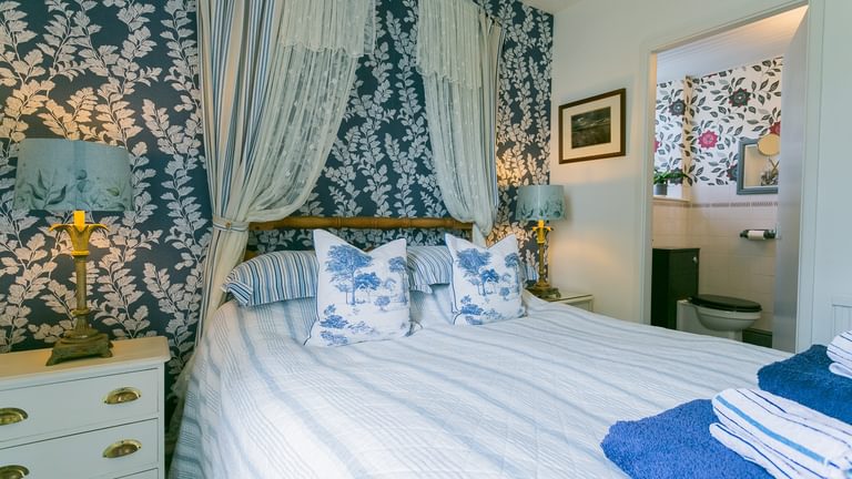 Mynydd Ednyfed Country House Caernarfon Road Criccieth LL520 PH pattern bedroom 1920x1080