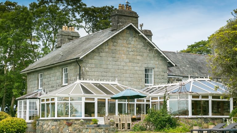 Mynydd Ednyfed Country House Caernarfon Road Criccieth LL520 PH parasol 1920x1080