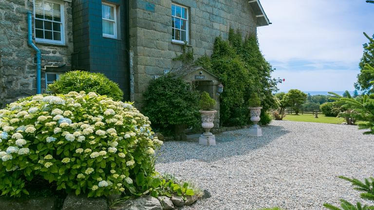 Mynydd Ednyfed Country House Caernarfon Road Criccieth LL520 PH urns 1920x1080 Copy