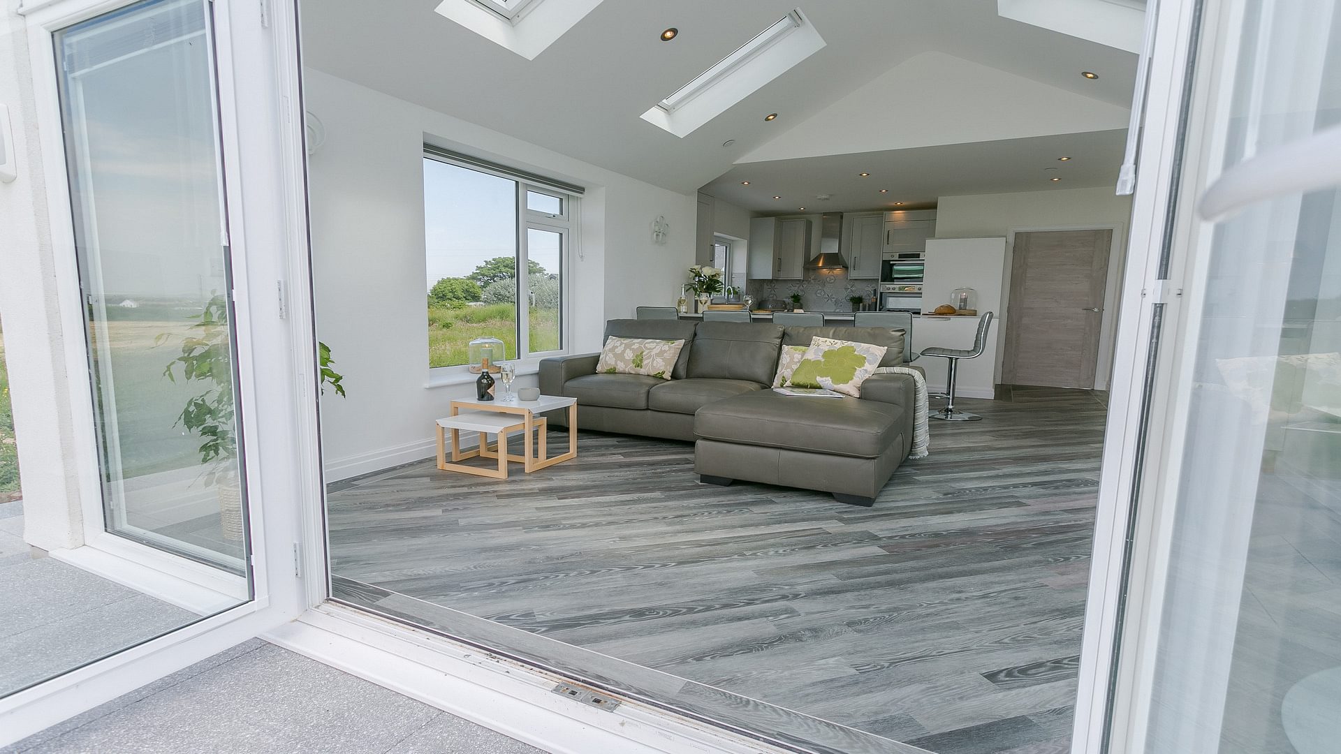 Nyth Gwdihw Llanfaelog Anglesey LL635 UD patio doors 1920x1080