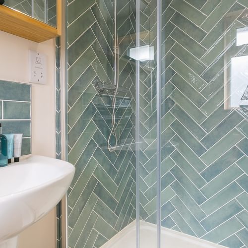 Swn y Mor Old Llanfair Road Harlech Gwynedd LL462 SS ensuite shower 1920x1080