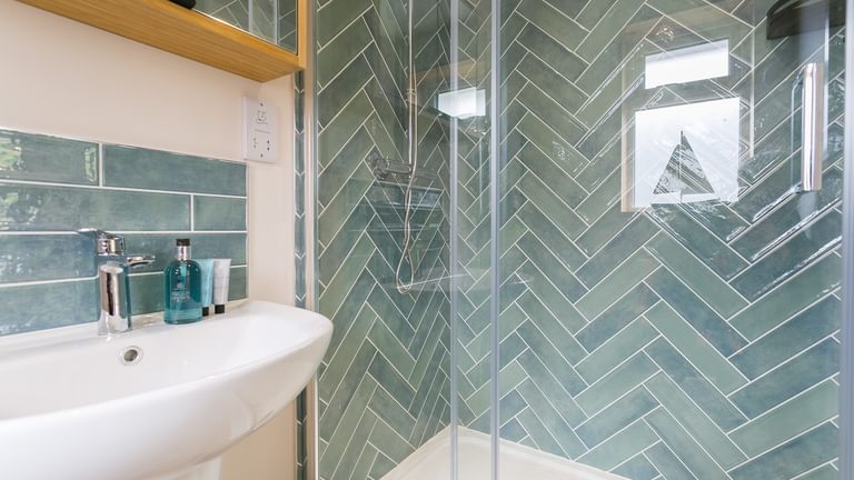 Swn y Mor Old Llanfair Road Harlech Gwynedd LL462 SS ensuite shower 1920x1080