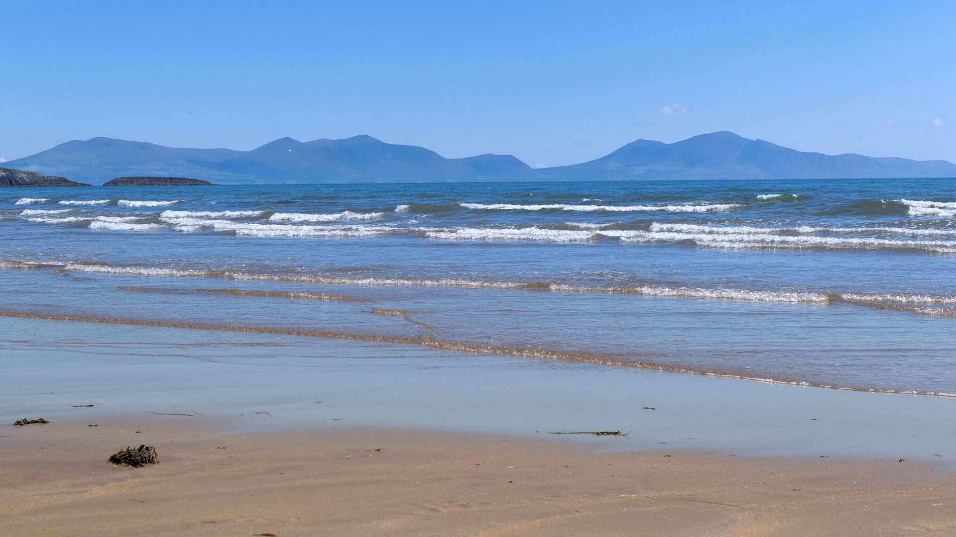 Pandy Cottage Aberffraw Anglesey mountain view from Aberffraw beach 1920x1080